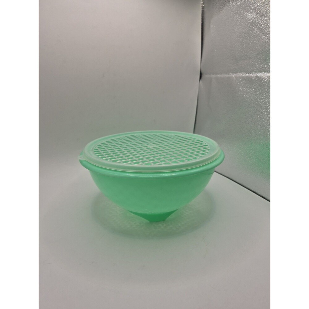 Tupperware Jadeite Green Colander 339-8 and Strainer Lid 516-1